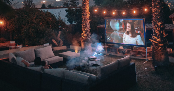 7 Tips to Create Your Own Garden Cinema