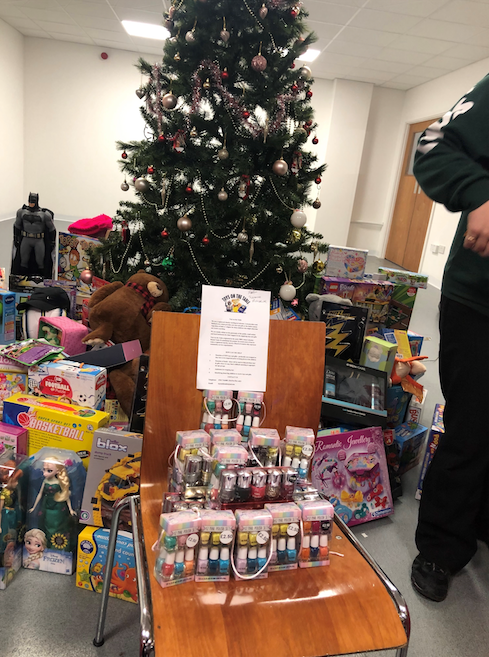 Furniture Online Supports Toys on the Table